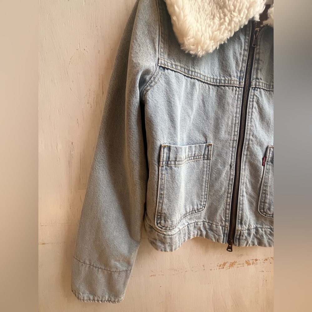 LEVI"S Retro Faux Fur Trim Zip-Up Denim Trucker Jacket - Picture 3 of 13